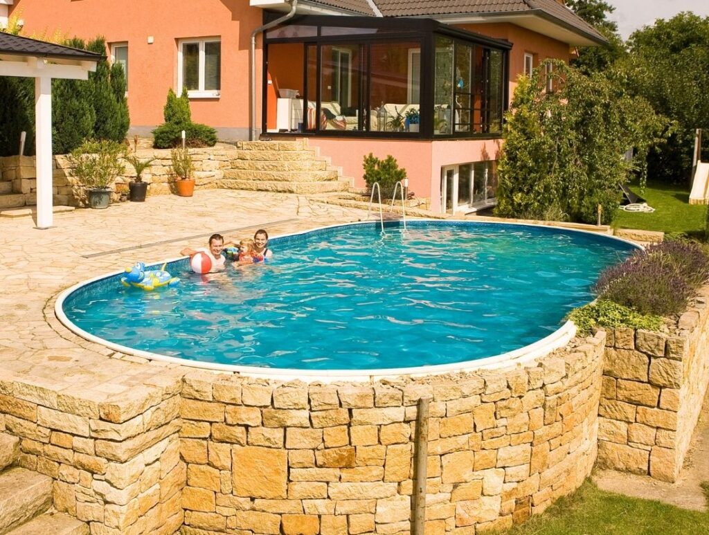 piscina ovale muretto